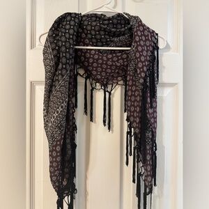 Women's Fringe Patterned Scarf in Burgundy and Black